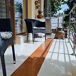 Apartment Gold